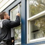 Window and screen cleaning service